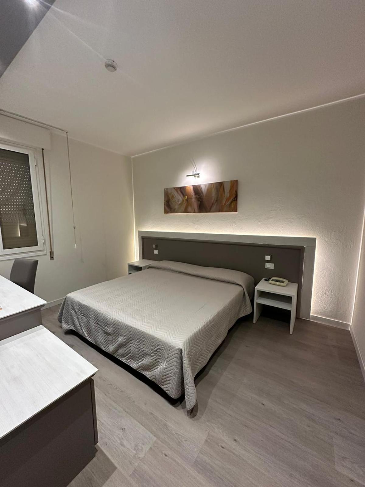 Confidence Hotel Europa Cento  Kültér fotó